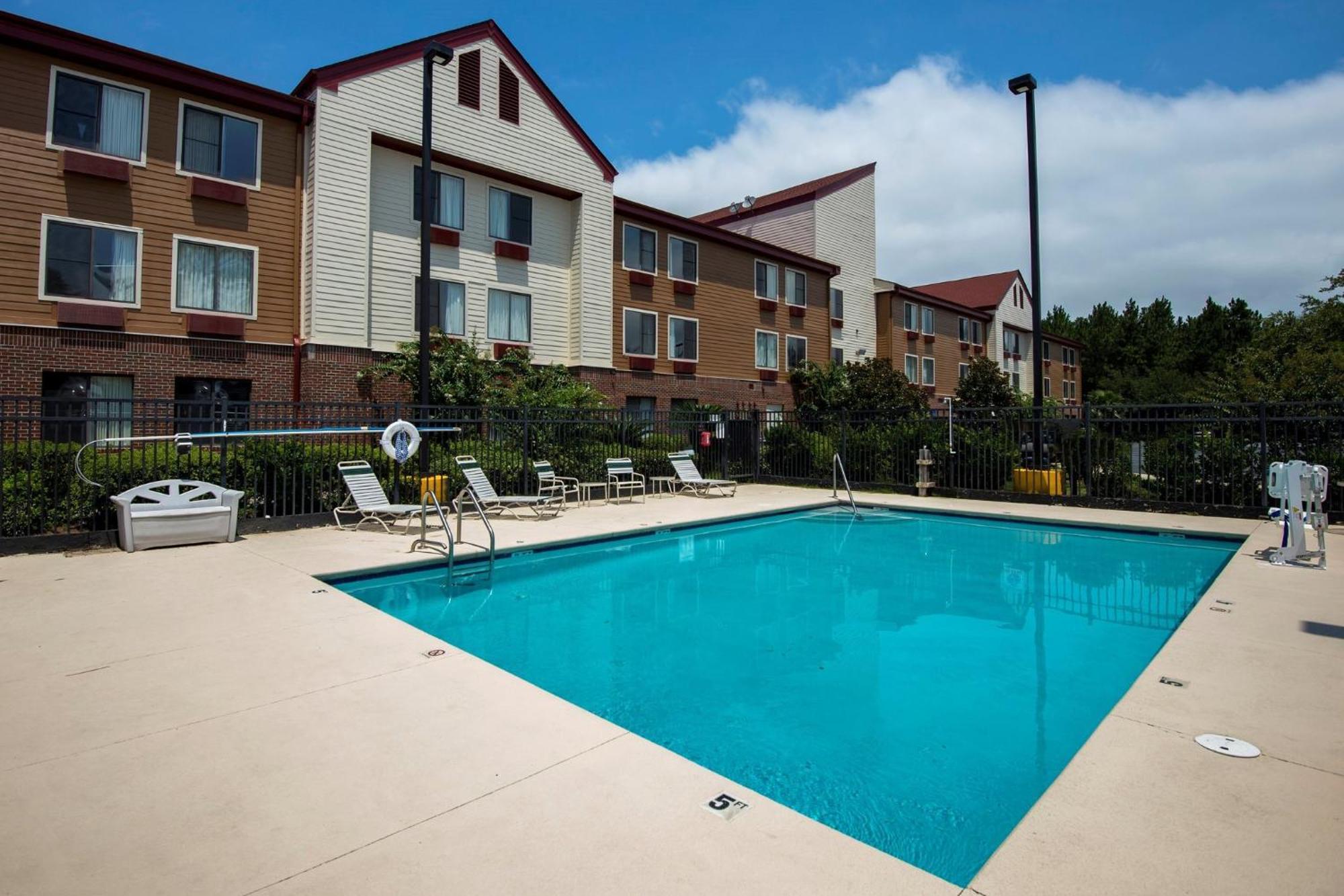 Red Roof Inn & Suites Savannah Airport Pooler Exterior foto